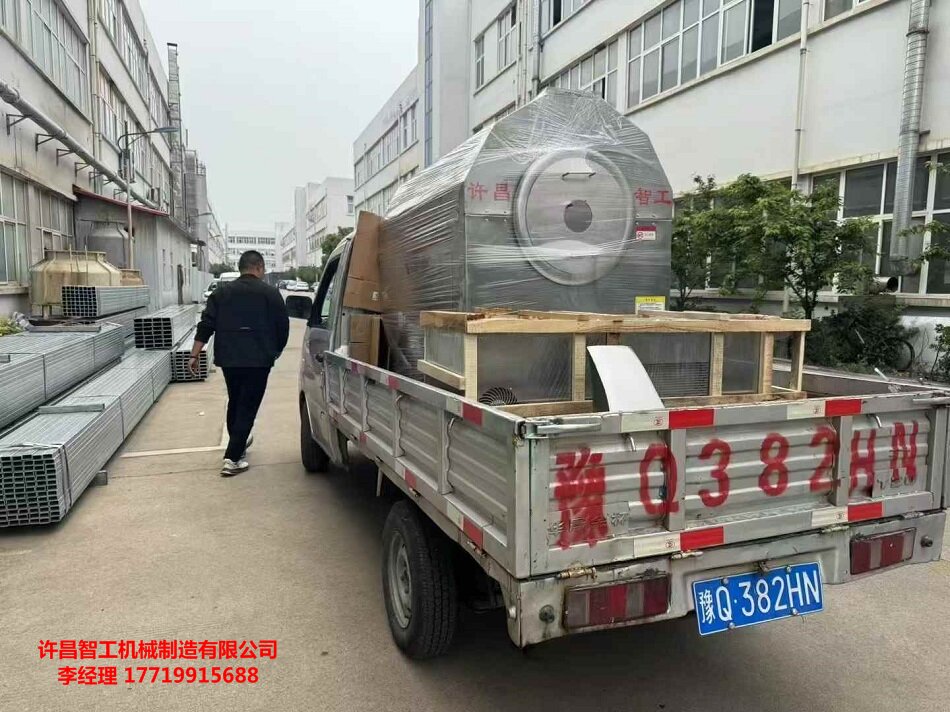 客戶自駕車來廠考察電磁炒貨機，很滿意，現(xiàn)場拉走中型炒貨機一臺